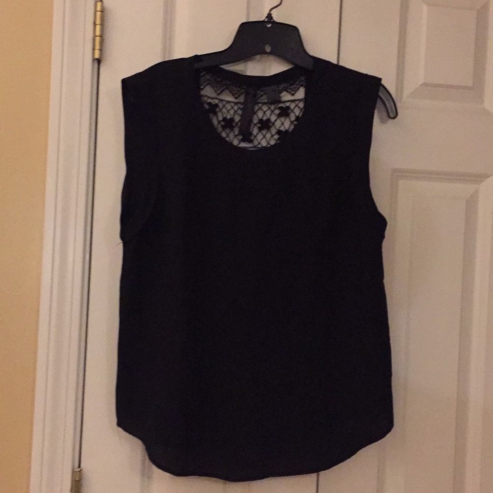 Black sleeveless lace back breast pocket boxy